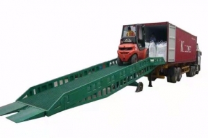 移動(dòng)式液壓登車(chē)橋